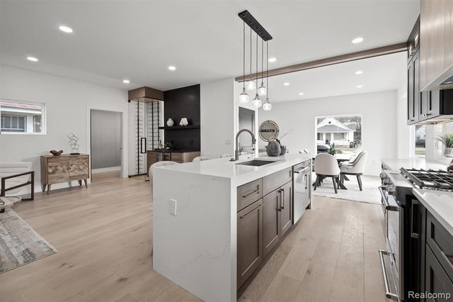 125 N Washington Avenue, Royal Oak, MI 48067