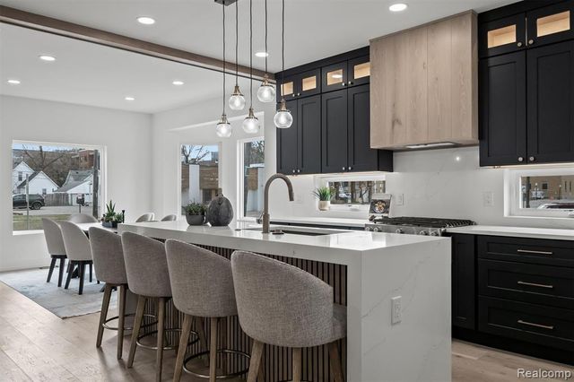 125 N Washington Avenue, Royal Oak, MI 48067