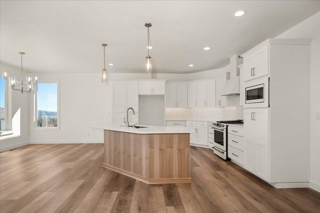 8712 E Ridgeline Ln, Spokane, WA 99217