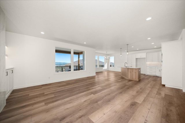 8712 E Ridgeline Ln, Spokane, WA 99217