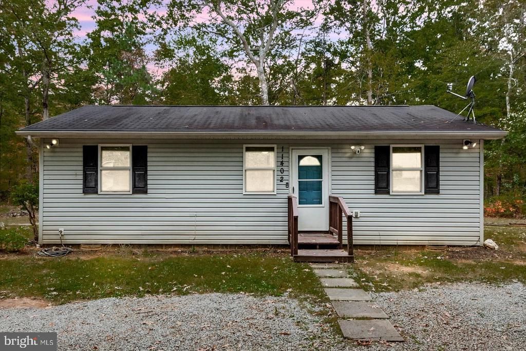 11402 RAILROAD LN, Locust Grove, VA 22508