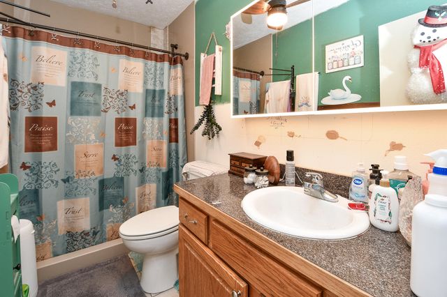 5106 S 165th Road, Bolivar, MO 65613