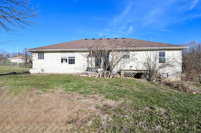 5106 S 165th Road, Bolivar, MO 65613