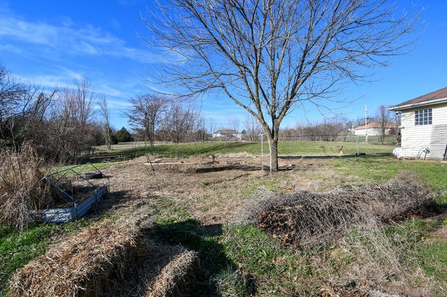 5106 S 165th Road, Bolivar, MO 65613