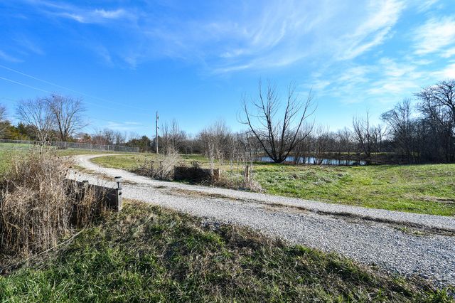 5106 S 165th Road, Bolivar, MO 65613