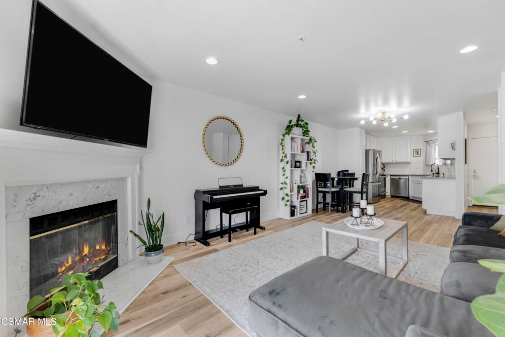 2713 Antonio Drive 210, Camarillo, CA 93010