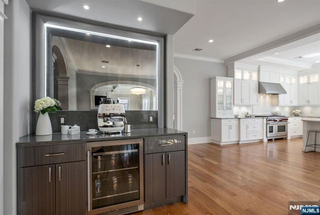 76 Dimmig Road, Upper Saddle River, NJ 07458