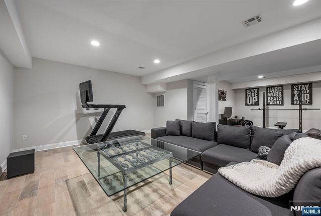 76 Dimmig Road, Upper Saddle River, NJ 07458