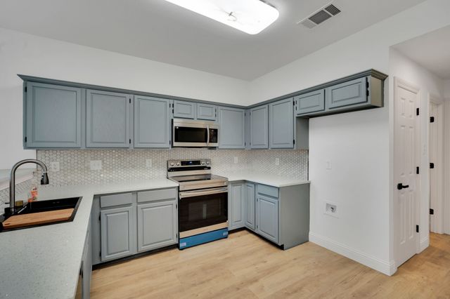 7609 Grassland Drive, Fort Worth, TX 76133