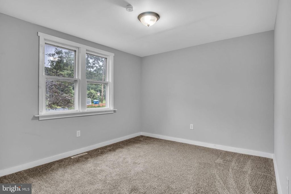60 GORDON DR, Carlisle, PA 17013
