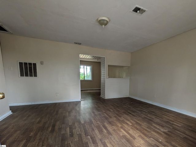 802 Kings Court, Greenwood, SC 29646