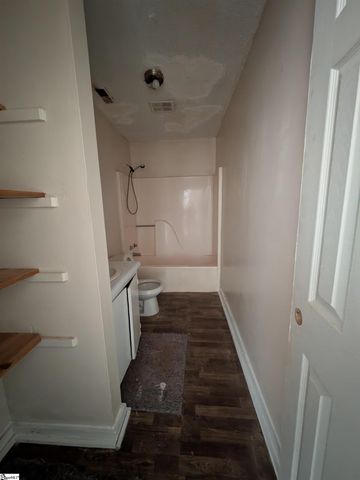 802 Kings Court, Greenwood, SC 29646