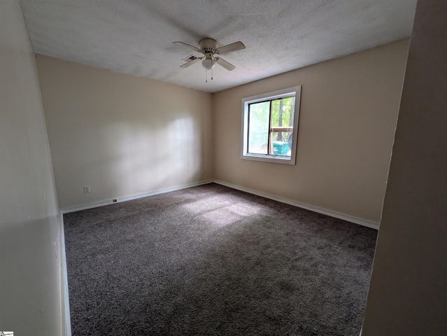 802 Kings Court, Greenwood, SC 29646