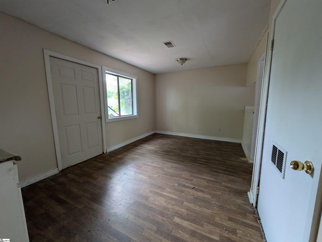 802 Kings Court, Greenwood, SC 29646