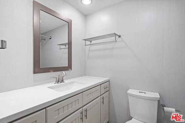 800 W 1st Street 1409, Los Angeles, CA 90012