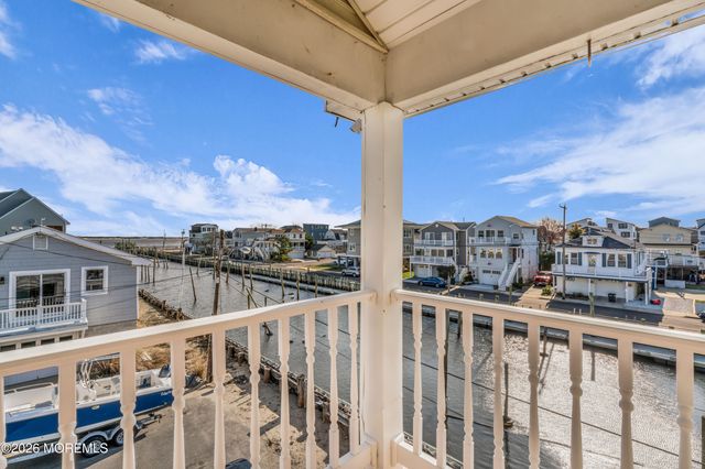 2 Bedle Place, Highlands, NJ 07732