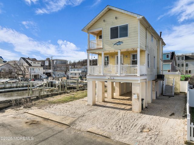 2 Bedle Place, Highlands, NJ 07732