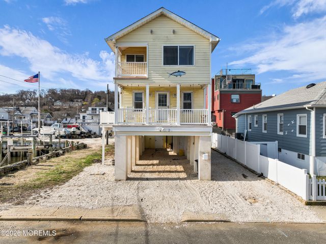 2 Bedle Place, Highlands, NJ 07732