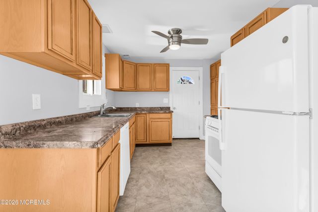 2 Bedle Place, Highlands, NJ 07732