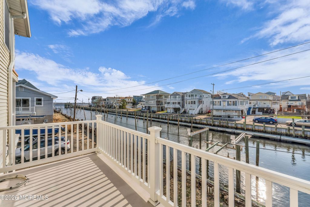 2 Bedle Place, Highlands, NJ 07732