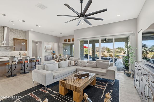 2419 E Wrightson View Drive, Green Valley, AZ 85614