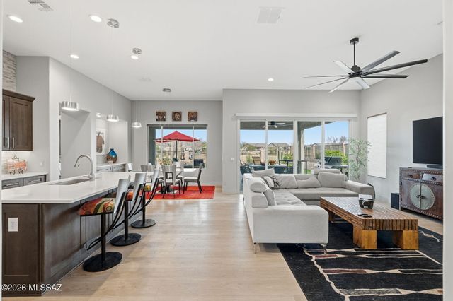 2419 E Wrightson View Drive, Green Valley, AZ 85614