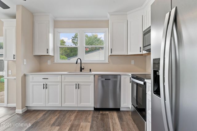 18 N Chestnut Avenue, Whiting, NJ 08759
