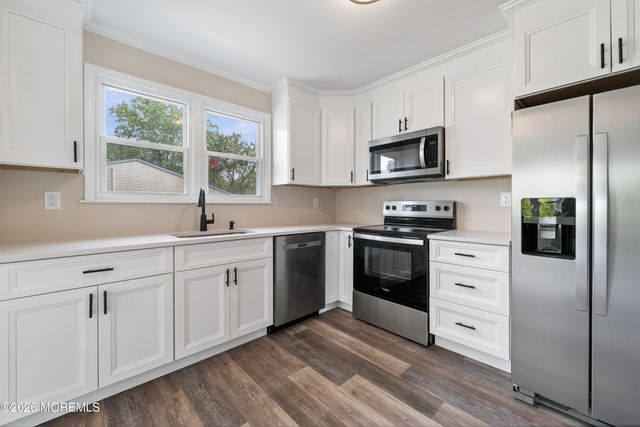 18 N Chestnut Avenue, Whiting, NJ 08759