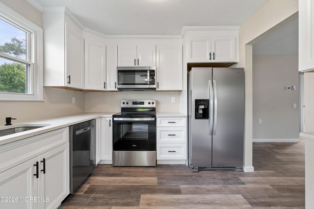 18 N Chestnut Avenue, Whiting, NJ 08759