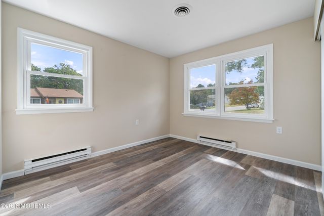 18 N Chestnut Avenue, Whiting, NJ 08759