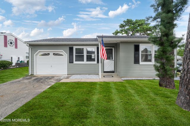 18 N Chestnut Avenue, Whiting, NJ 08759