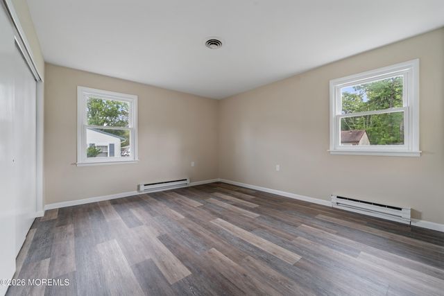18 N Chestnut Avenue, Whiting, NJ 08759