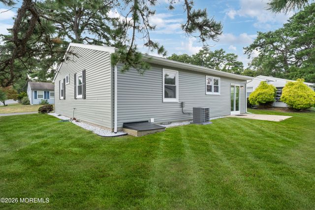 18 N Chestnut Avenue, Whiting, NJ 08759