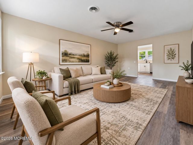18 N Chestnut Avenue, Whiting, NJ 08759