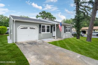 18 N Chestnut Avenue, Whiting, NJ 08759