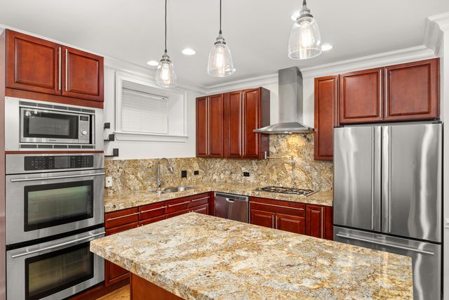 842 W Belle Plaine Avenue GW, Chicago, IL 60613