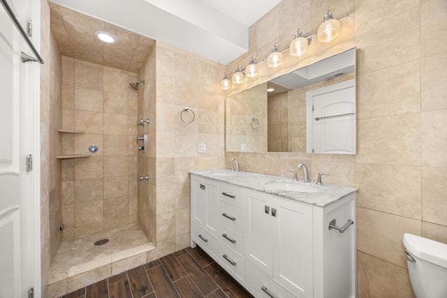 842 W Belle Plaine Avenue GW, Chicago, IL 60613