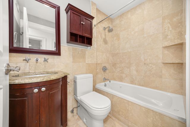 842 W Belle Plaine Avenue GW, Chicago, IL 60613