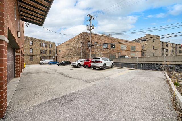 842 W Belle Plaine Avenue GW, Chicago, IL 60613