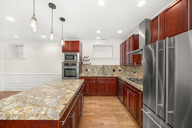 842 W Belle Plaine Avenue GW, Chicago, IL 60613