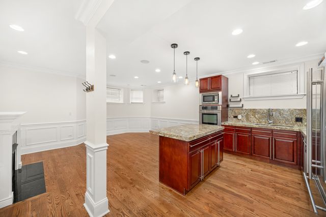 842 W Belle Plaine Avenue GW, Chicago, IL 60613