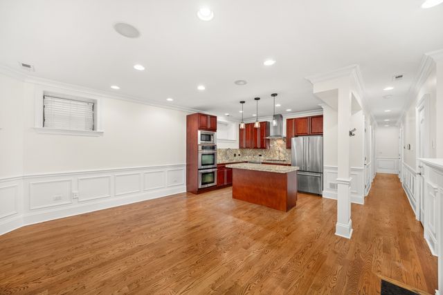 842 W Belle Plaine Avenue GW, Chicago, IL 60613