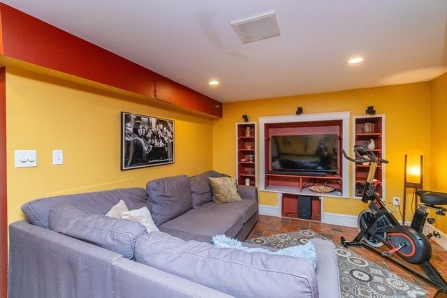40 Ivory St, Boston, MA 02132
