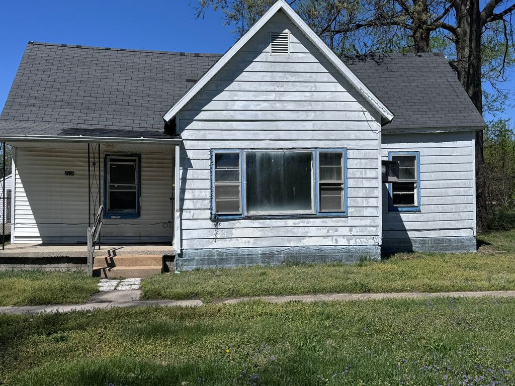 Image 1 of property listing at 712 Rhodes Street, Centralia, IL 62801