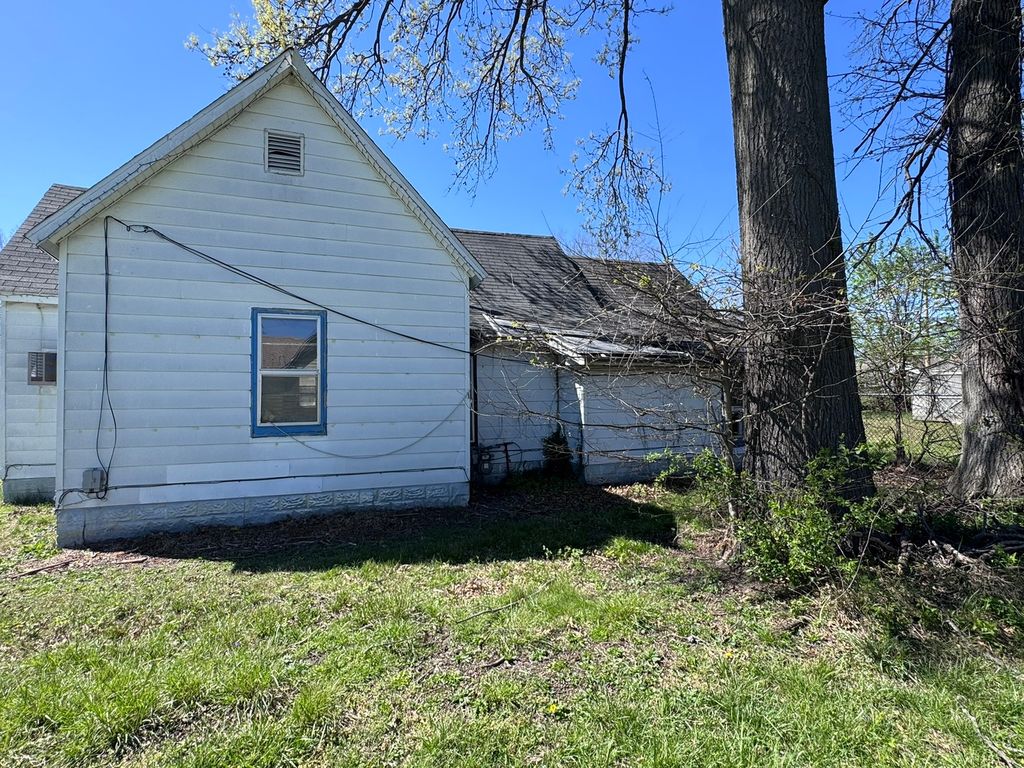 Image 14 of property listing at 712 Rhodes Street, Centralia, IL 62801