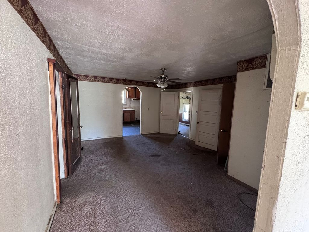 Image 4 of property listing at 712 Rhodes Street, Centralia, IL 62801