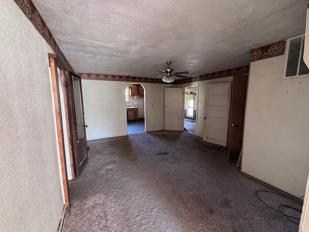 Image 5 of property listing at 712 Rhodes Street, Centralia, IL 62801