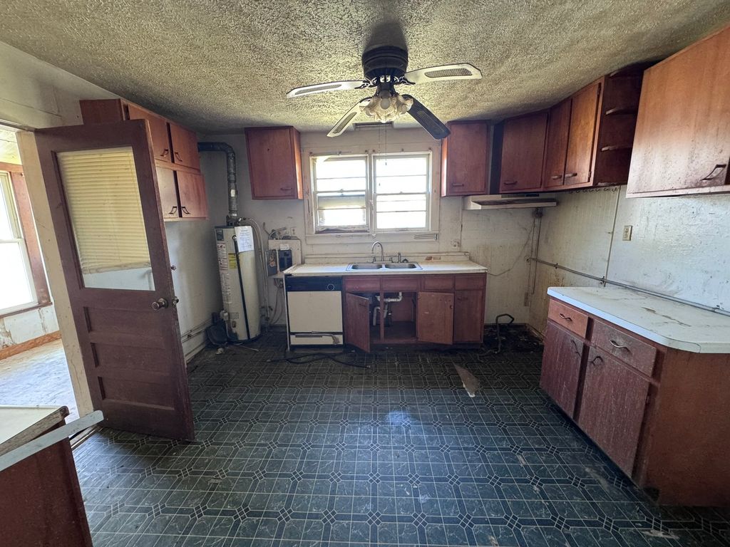 Image 8 of property listing at 712 Rhodes Street, Centralia, IL 62801