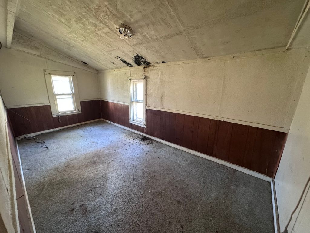 Image 9 of property listing at 712 Rhodes Street, Centralia, IL 62801