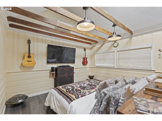882 Ne 7TH St, Grants Pass, OR 97526